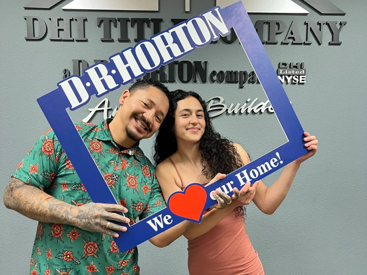 Smiles, keys, and happy tears—our favorite kind of closing day!” 😄🔐🏡